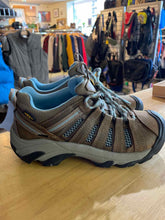 Load image into Gallery viewer, Women's Shoe Size 7.5 Keen Brown Hiking Shoes