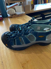 Load image into Gallery viewer, Shoe Size 10 Keen Blue Sandals