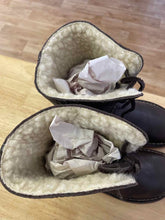 Load image into Gallery viewer, Shoe Size 39 Duck Feet Brown Boots