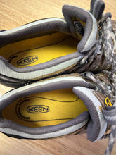 Load image into Gallery viewer, Women's Shoe Size 9 Keen Brown Hiking Shoes