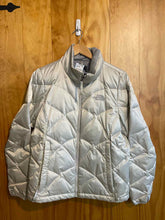 Load image into Gallery viewer, Women Size Medium The North Face Cream Women's Jacket