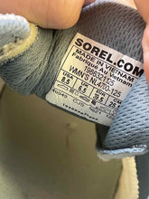 Load image into Gallery viewer, Women's Shoe Size 8.5 Sorel White Casual Shoes