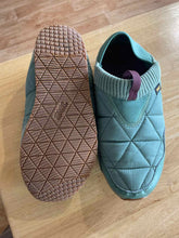 Load image into Gallery viewer, Shoe Size 9 Teva Green Slippers