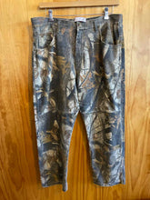 Load image into Gallery viewer, Size 38x30 Wrangler Men's Pants