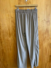 Load image into Gallery viewer, Size Medium Vuori Grey Women's Pants