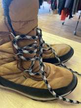 Load image into Gallery viewer, Shoe Size 8 Sorel Tan Boots