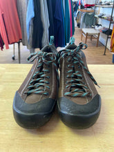 Load image into Gallery viewer, Shoe Size 10.5 vasque Brown Hiking Shoes