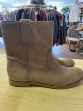 Load image into Gallery viewer, Shoe Size 8 Frye Light Brown Boots
