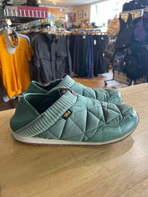 Load image into Gallery viewer, Shoe Size 9 Teva Green Slippers
