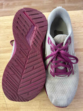 Load image into Gallery viewer, Women's Shoe Size 7 Brooks Grey Running Shoes