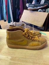 Load image into Gallery viewer, Shoe Size 6.5 Nike Tan Casual Shoes