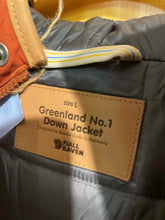 Load image into Gallery viewer, Size L Fjall Raven Men's Winter Jacket