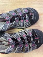 Load image into Gallery viewer, Women's Shoe Size 6 Keen Grey Water Shoes