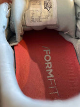 Load image into Gallery viewer, Women's Shoe Size 8 Saucony Sage Green Running Shoes