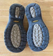 Load image into Gallery viewer, 9.5 Keen Men's Slippers
