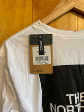 Load image into Gallery viewer, Size Large The North Face Men's Long Sleeve Shirt