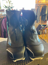 Load image into Gallery viewer, Salomon 10.5 Cross Country Ski Boots