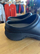 Load image into Gallery viewer, Women's Shoe Size 8 Merrell Black Shoes