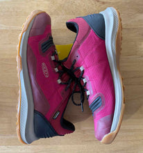 Load image into Gallery viewer, Shoe Size 11 Keen Fuschia Hiking Shoes