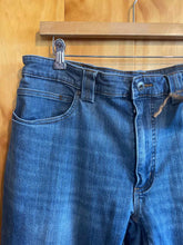 Load image into Gallery viewer, Size 36 Duluth Trading Men's Jeans