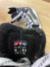 Load image into Gallery viewer, CCM 9 Ice Skates
