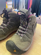 Load image into Gallery viewer, Shoe Size 7 Keen Grey Hiking Boots