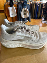 Load image into Gallery viewer, Women's Shoe Size 8 Brooks Champagne Running Shoes