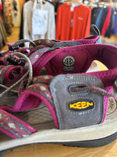 Load image into Gallery viewer, Shoe Size 11 Keen Pink Sandals