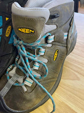 Load image into Gallery viewer, Shoe Size 9.5 Keen Brown Boots