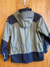 Load image into Gallery viewer, Women Size 8 Mountain Hardwear Green Women's Jacket