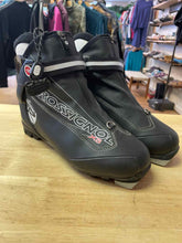 Load image into Gallery viewer, Rossignol 9.5 Cross Country Ski Boots