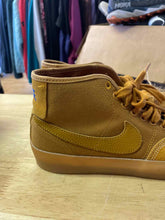 Load image into Gallery viewer, Shoe Size 6.5 Nike Tan Casual Shoes