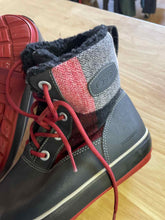 Load image into Gallery viewer, Shoe Size 10 Keen Black Boots