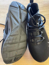 Load image into Gallery viewer, Shoe Size 9 Puma Black Shoes