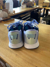 Load image into Gallery viewer, Women's Shoe Size 8.5 New Balance Periwinkle Running Shoes