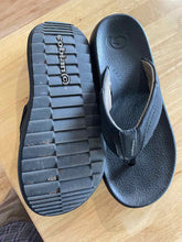 Load image into Gallery viewer, 9 Cobian Flip Flops