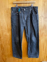 Load image into Gallery viewer, Size 36 Levi Men's Jeans