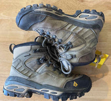Load image into Gallery viewer, Shoe Size 6 vasque Brown Boots