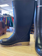 Load image into Gallery viewer, Shoe Size 8 Baffin Black Boots