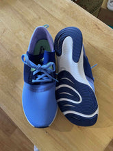Load image into Gallery viewer, Women's Shoe Size 8.5 New Balance Periwinkle Running Shoes