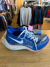 Load image into Gallery viewer, Shoe Size 7 Nike Blue Running Shoes