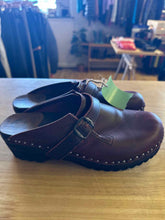 Load image into Gallery viewer, Women's Shoe Size 39 Troentorp Maroon Clogs