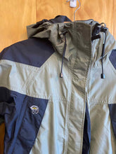 Load image into Gallery viewer, Women Size 8 Mountain Hardwear Green Women's Jacket