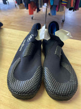 Load image into Gallery viewer, Aqua Lung Water Shoes