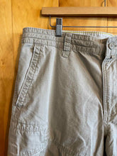 Load image into Gallery viewer, Size 38 The North Face Men's Shorts