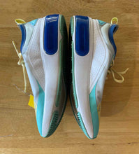 Load image into Gallery viewer, Women's Shoe Size 8 Nike White Running Shoes