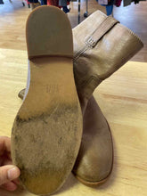 Load image into Gallery viewer, Shoe Size 8 Frye Light Brown Boots