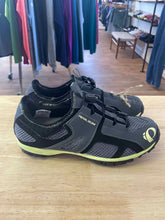 Load image into Gallery viewer, Pearl Izumi Women's 40 Cycling Shoes