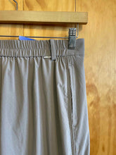 Load image into Gallery viewer, Size Medium Vuori Grey Women's Pants