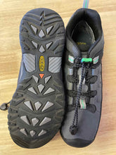 Load image into Gallery viewer, Shoe Size 38 Keen Grey Shoes